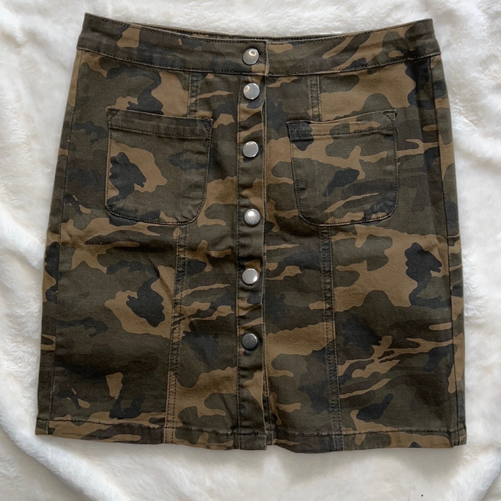 Medium sized army fatigue skirt